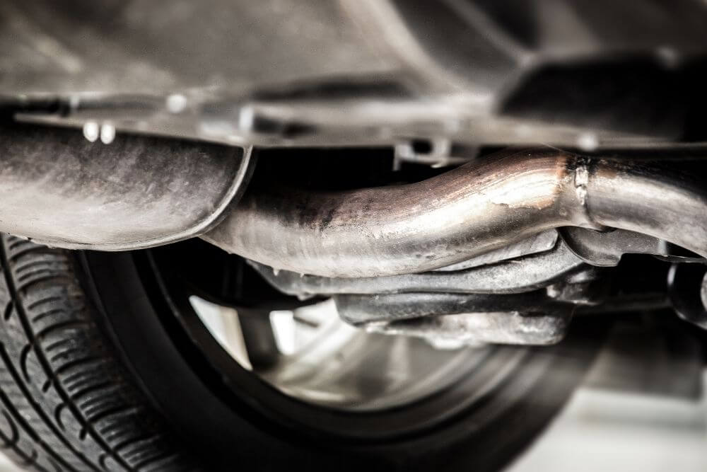 What Causes Extra Exhaust Smoke to Flow Out of the Tailpipe?